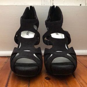 Black strappy pumps, size 8